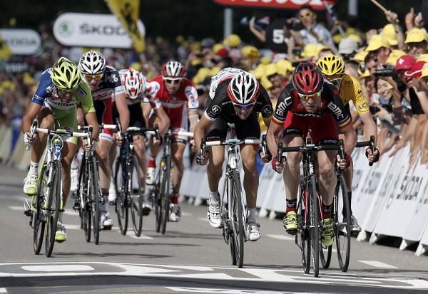 Cadel Evans (BMC) leads the yellow jersey group to the line