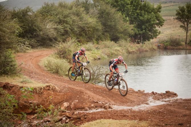 Kevin Evans (R) Max Knox (L) during stage 1
