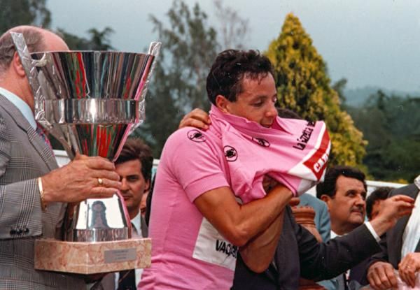 1987 Giro champion Stephen Roche dons the final maglia rosa.