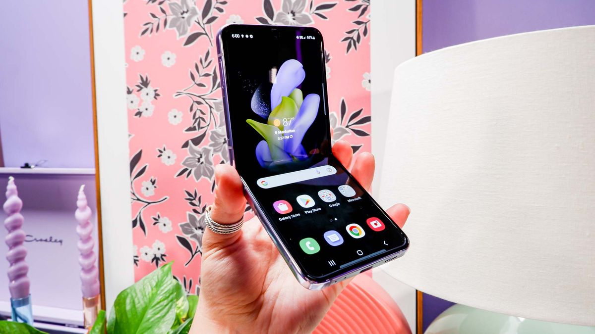 Samsung Galaxy Z Flip4: Hands-on photos of upcoming foldable and
