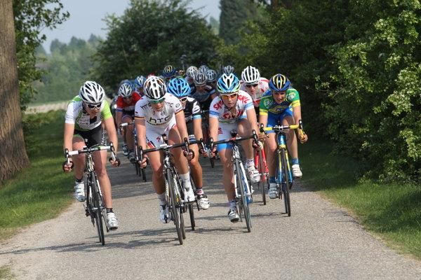 German road Champion, Charlotte Becker (HTC-HighRoad) and Amy Pieters (Skil Koga) at the front