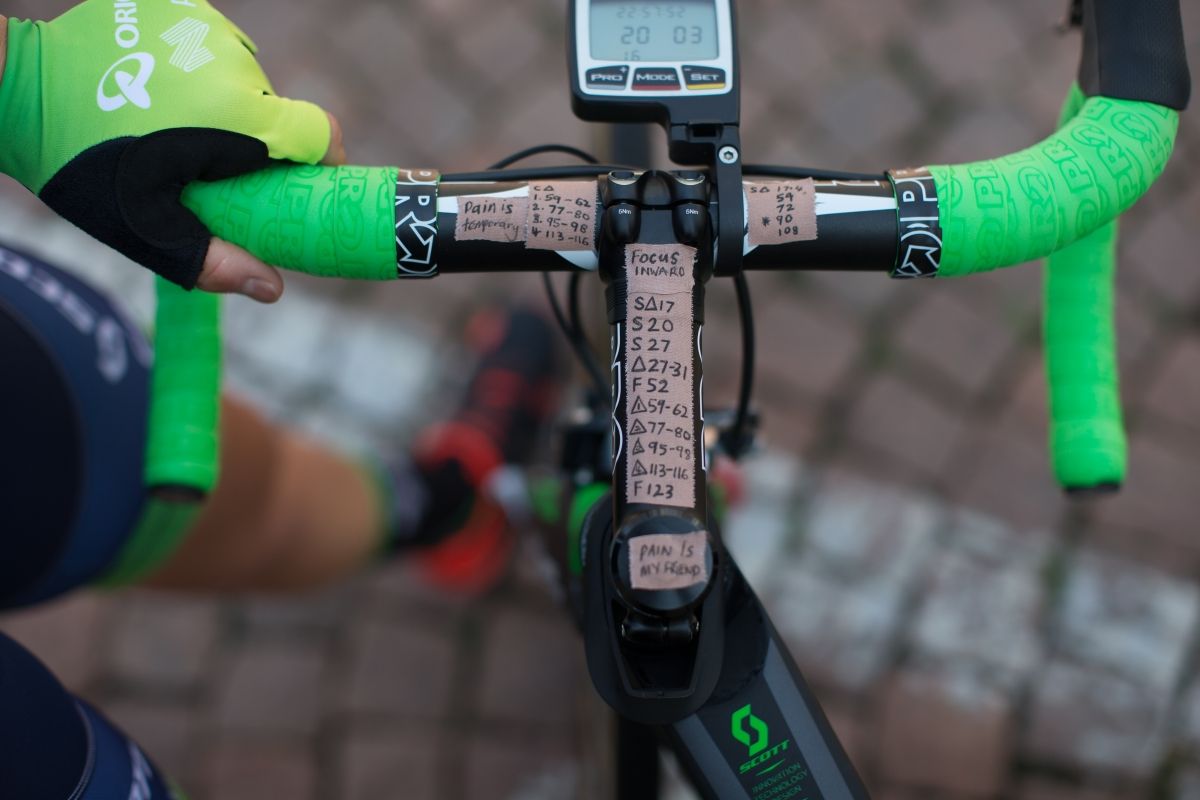 Orica-AIS' Lizzie Williams has plenty of info and encouragement on her handlebars