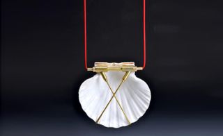 Gold-plated brass and shell Wearing Device for a Seashell