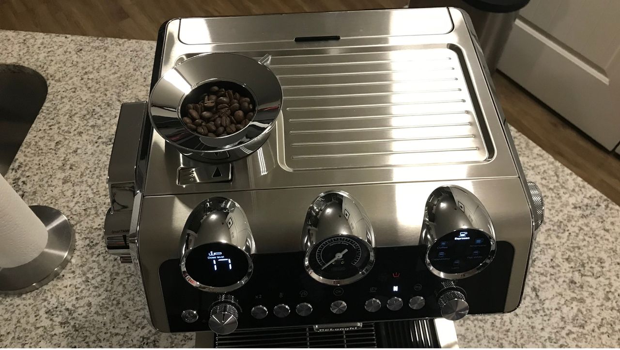 beans loaded on the De'Longhi La Specialista Maestro