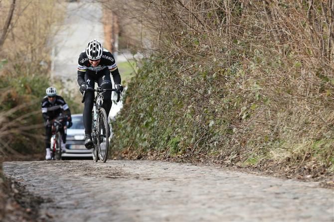 Boonen powers ahead on the Koppenberg
