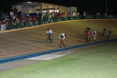 Jennings makes a run for it on the inside on the finishing straight in the Wheelrace