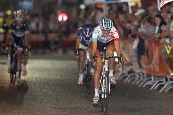 Jelle Vanendert goes on the attack
