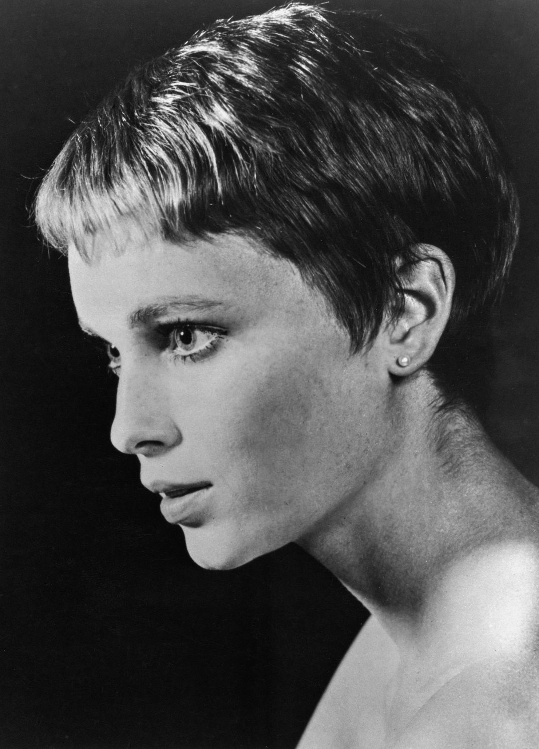 American actress Mia Farrow in a publicity still from the from 'Rosemary's Baby', United States, 1968. Directed by Roman Polanski, who adapted Ira Levin's novel of the same name, the horror film starred Farrow as Rosemary Woodhouse. (Photo by Michael Ochs Archives/Getty Images)