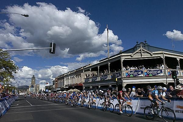 The peloton in Sturt Street Ballarat pass one of the main drinking establishments in town.