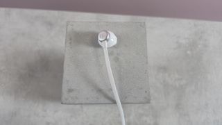 Earbud of the JBL Tune 305C