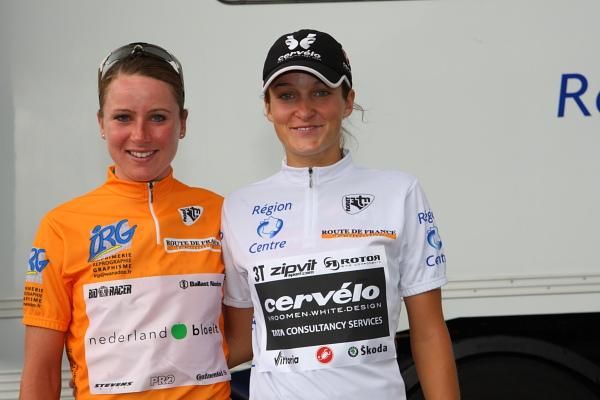 Race leader Annemiek Van Vleuten (Nederland Bloeit) and young rider competition leader Elizabeth Armitstead (Cervelo Test Team) in their respective jerseys.