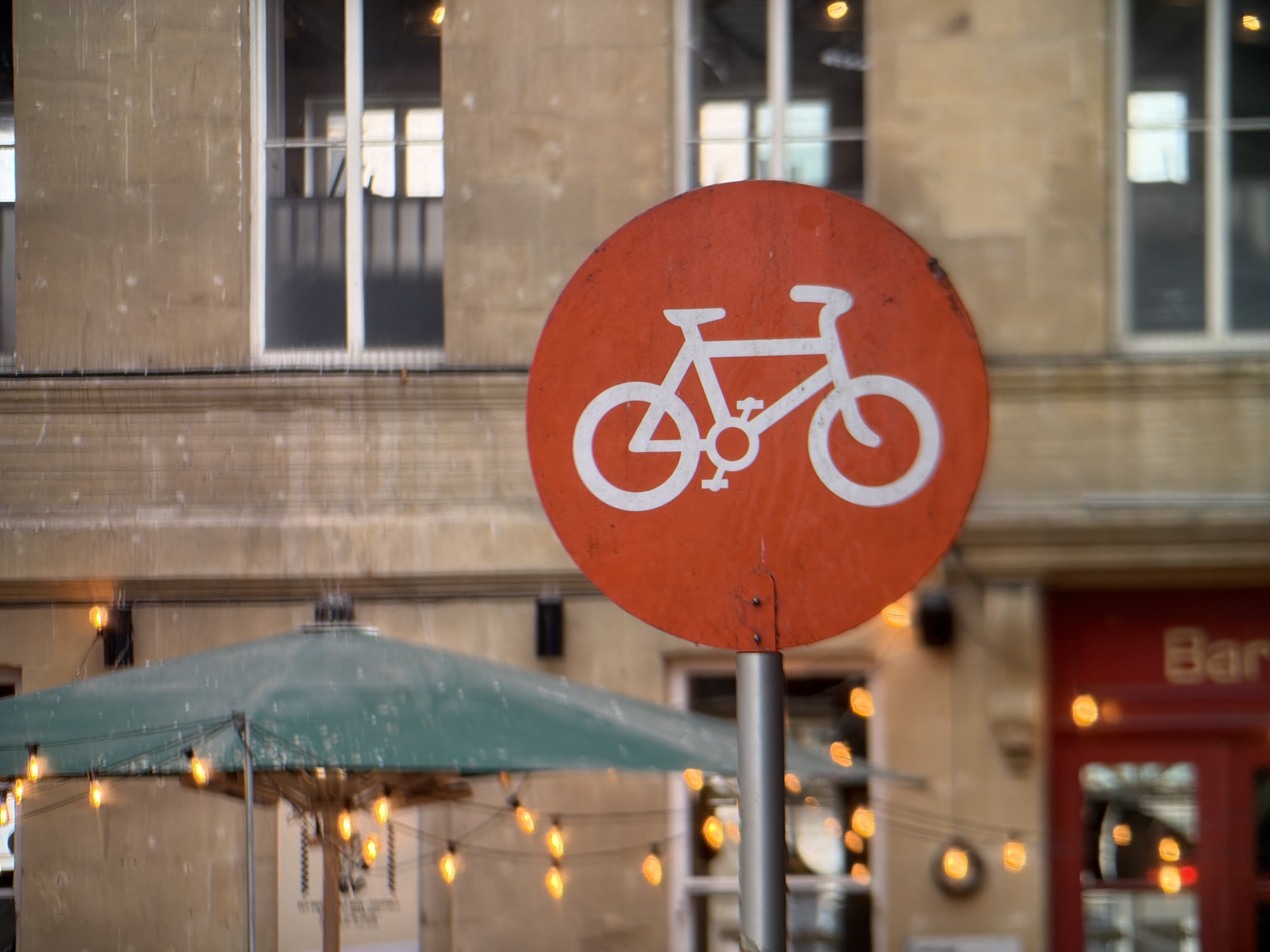 An image of a bicycle sign shot on the Sandmarc 10x lens
