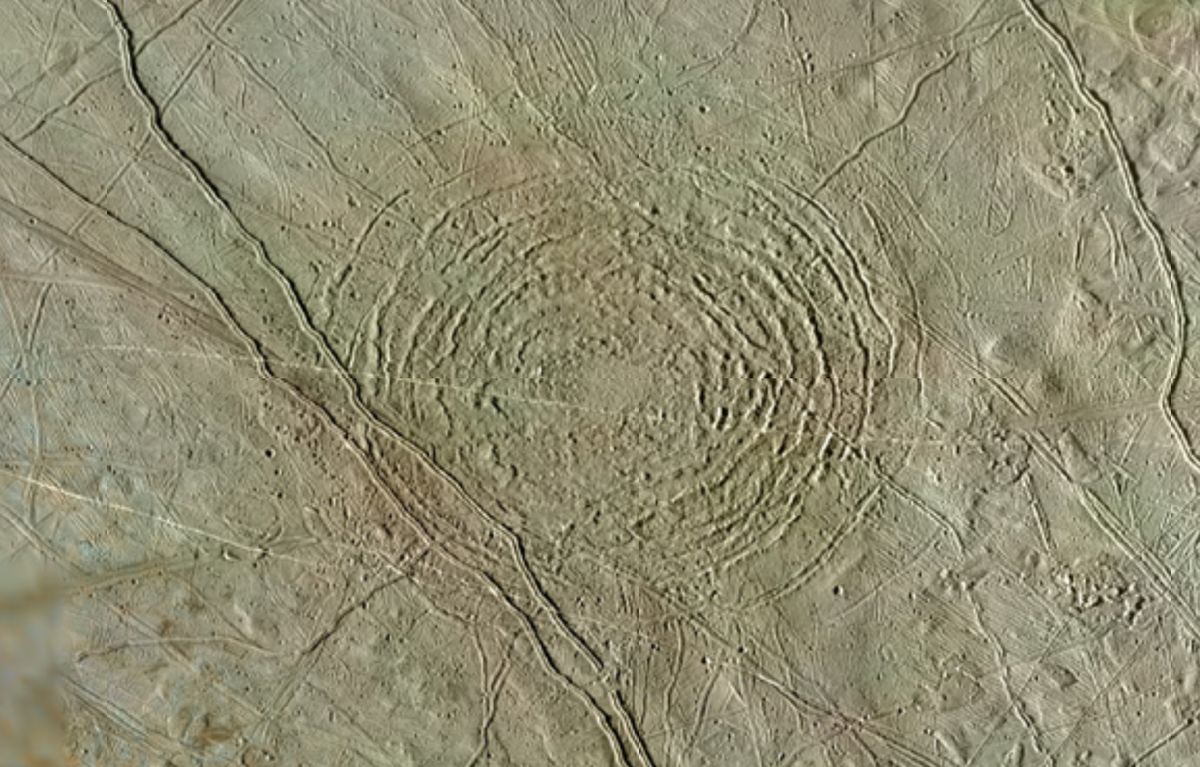 A screenshot from Europa Trek showing Tyre, a multi-ring structure on Europa's surface thought to have been created by an asteroid or comet impact. The feature, included in the new Europa Trek guided tour, is 87 miles (140 kilometers) in diameter.