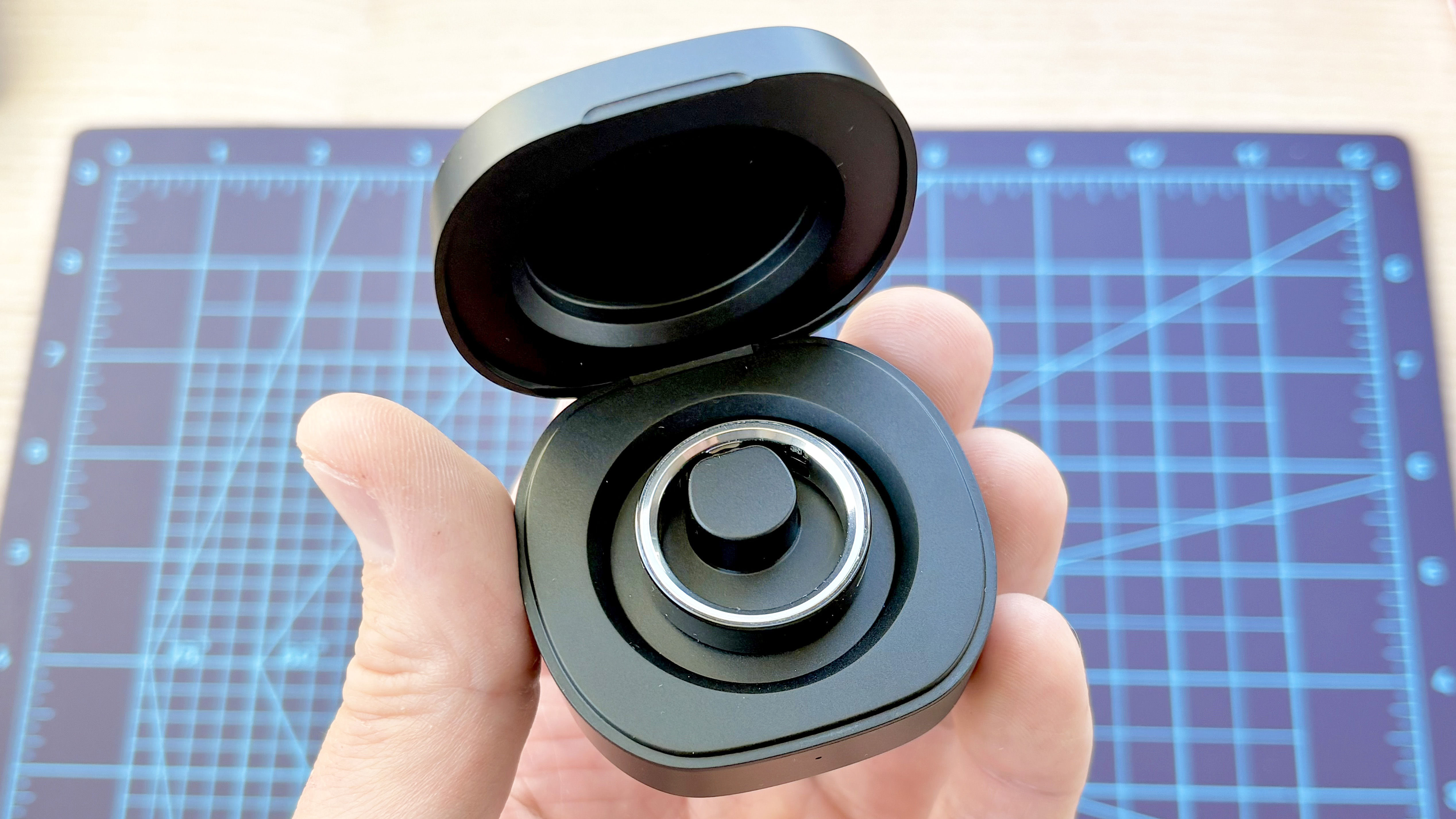 Close-up of the Dreame Smart Ring with health tracking, haptic alerts, and touch controls