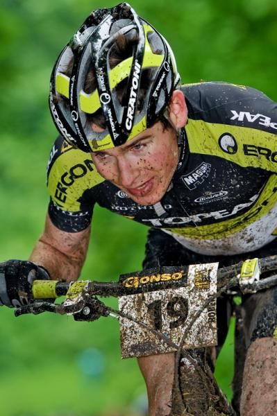 Robert Mennen (Topeak Ergon) in a mud bath