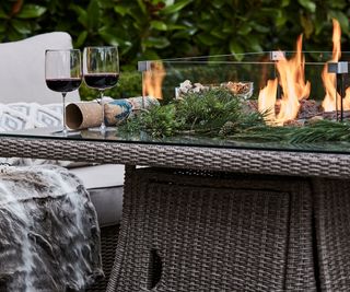 Gas fire pit table