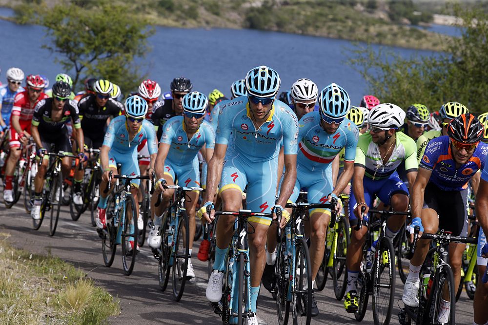 Astana at the head of the peloton