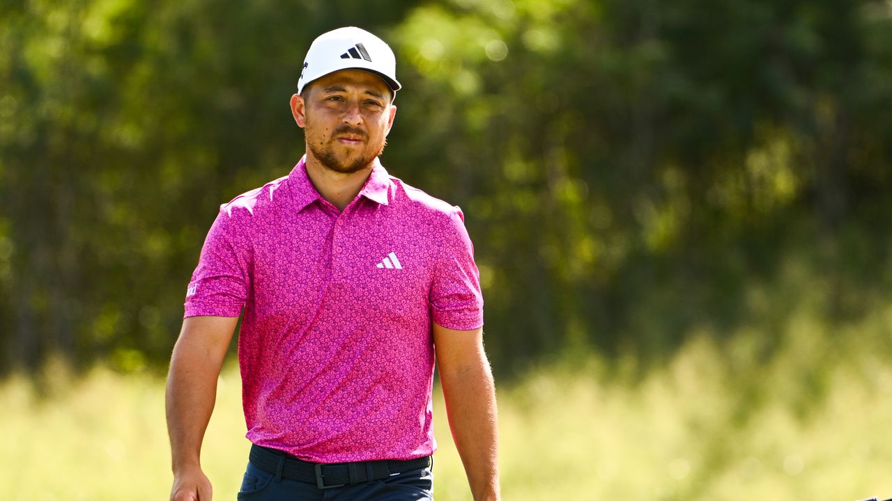 Xander Schauffele leaves the sixth green during the second round of the 2023 Sentry Tournament of Champions