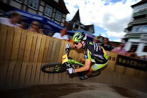 Moritz Milatz rides the wall perfectly.