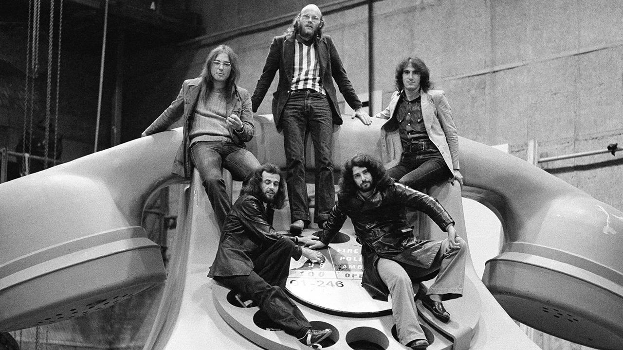 Gentle Giant in 1974. Clockwise, from top, centre: John Weathers, Ray Shulman, Derek Shulman, Kerry Minnear and Gary Green. (Photo by Michael Putland/Getty Images)