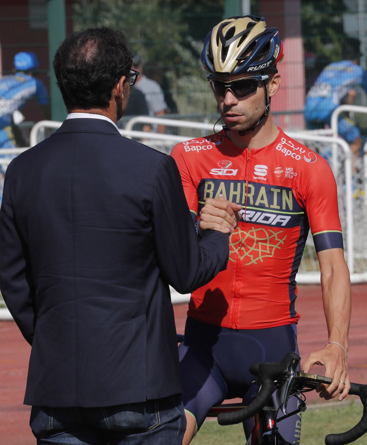 Giovanni Visconti has a discussion with Italian national selector Davide Cassani