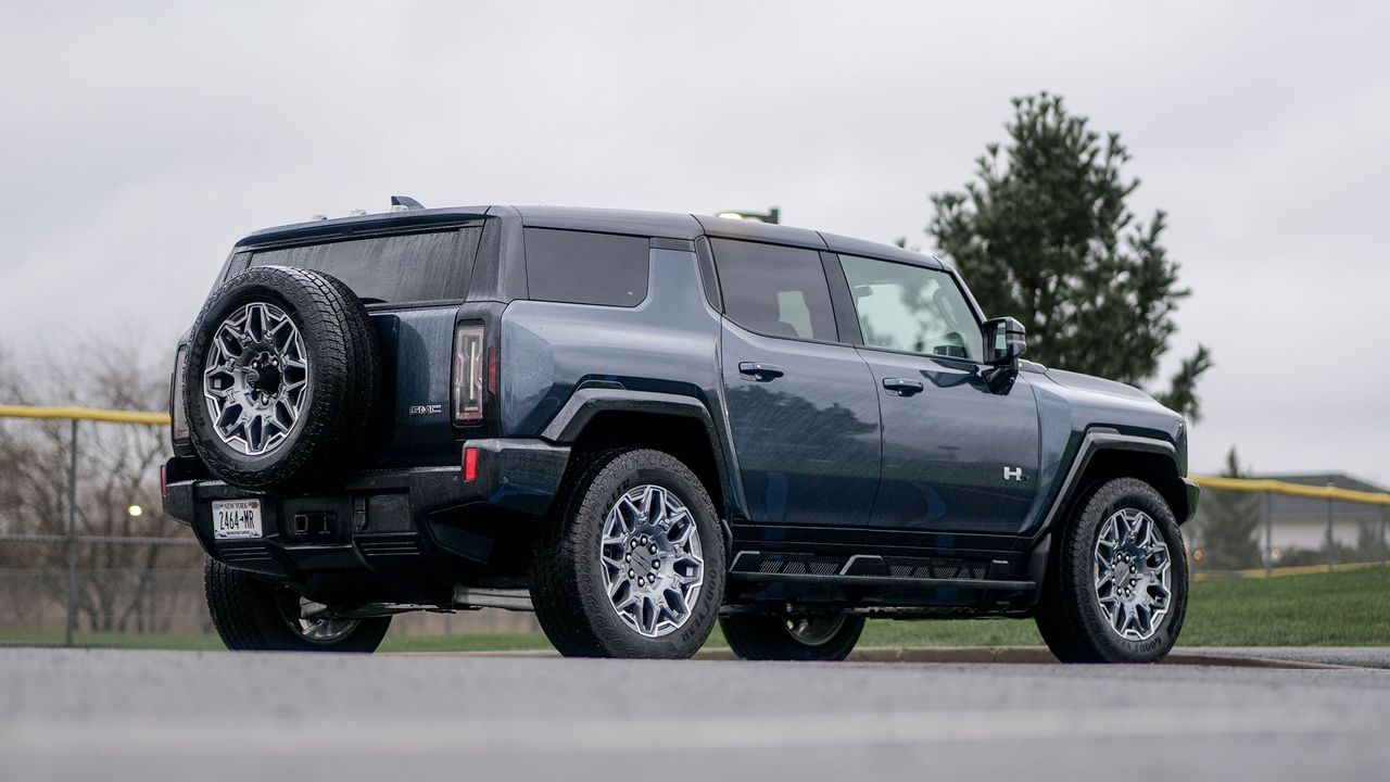 2025 GMC Hummer EV 3X SUV test drive.