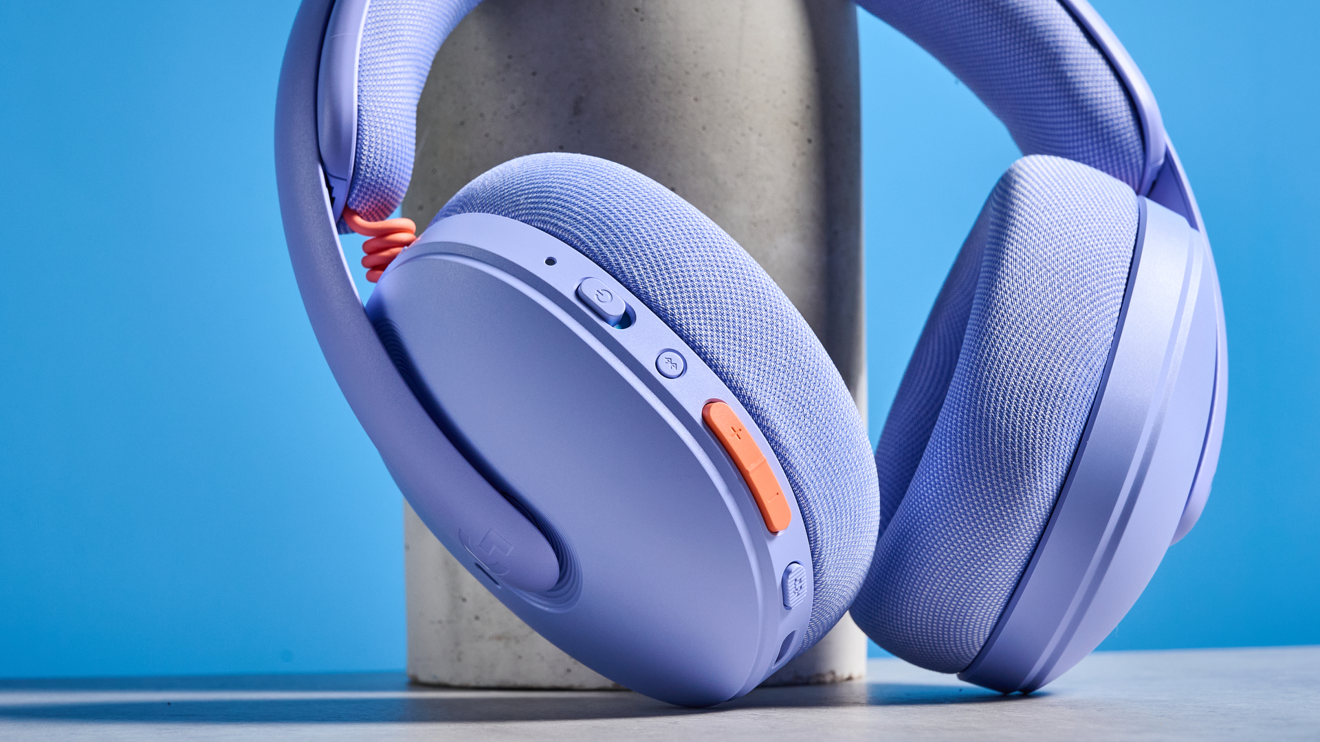 A lilac Logitech G325 Lightspeed wireless gaming headset