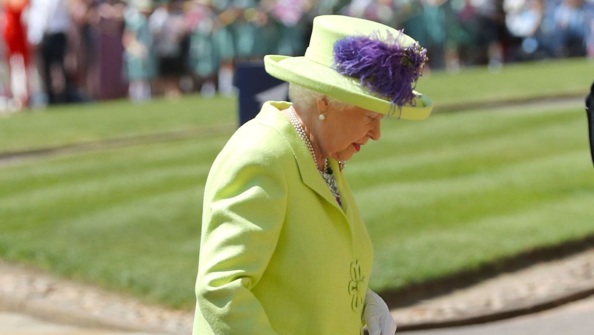 Queen Elizabeth Wore a Lime Green Dress to Prince Harry and Meghan Markle's  Royal Wedding | Marie Claire