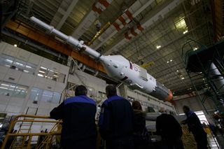 Expedition 43 Soyuz Assembly