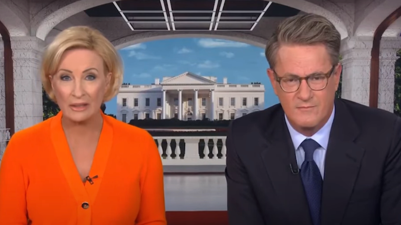 Ведущий Morning Joe Джо Скарборо ушел на MSNBC во время своего шоу MSNBC