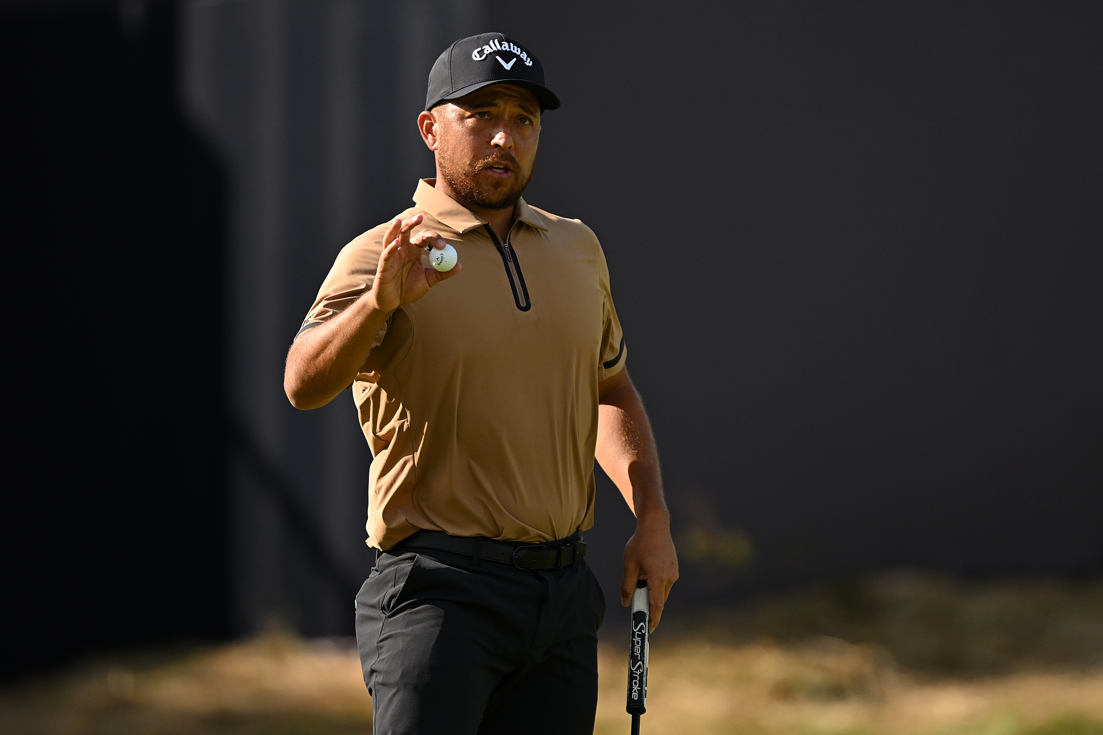 Xander Schauffele waves to the crowd