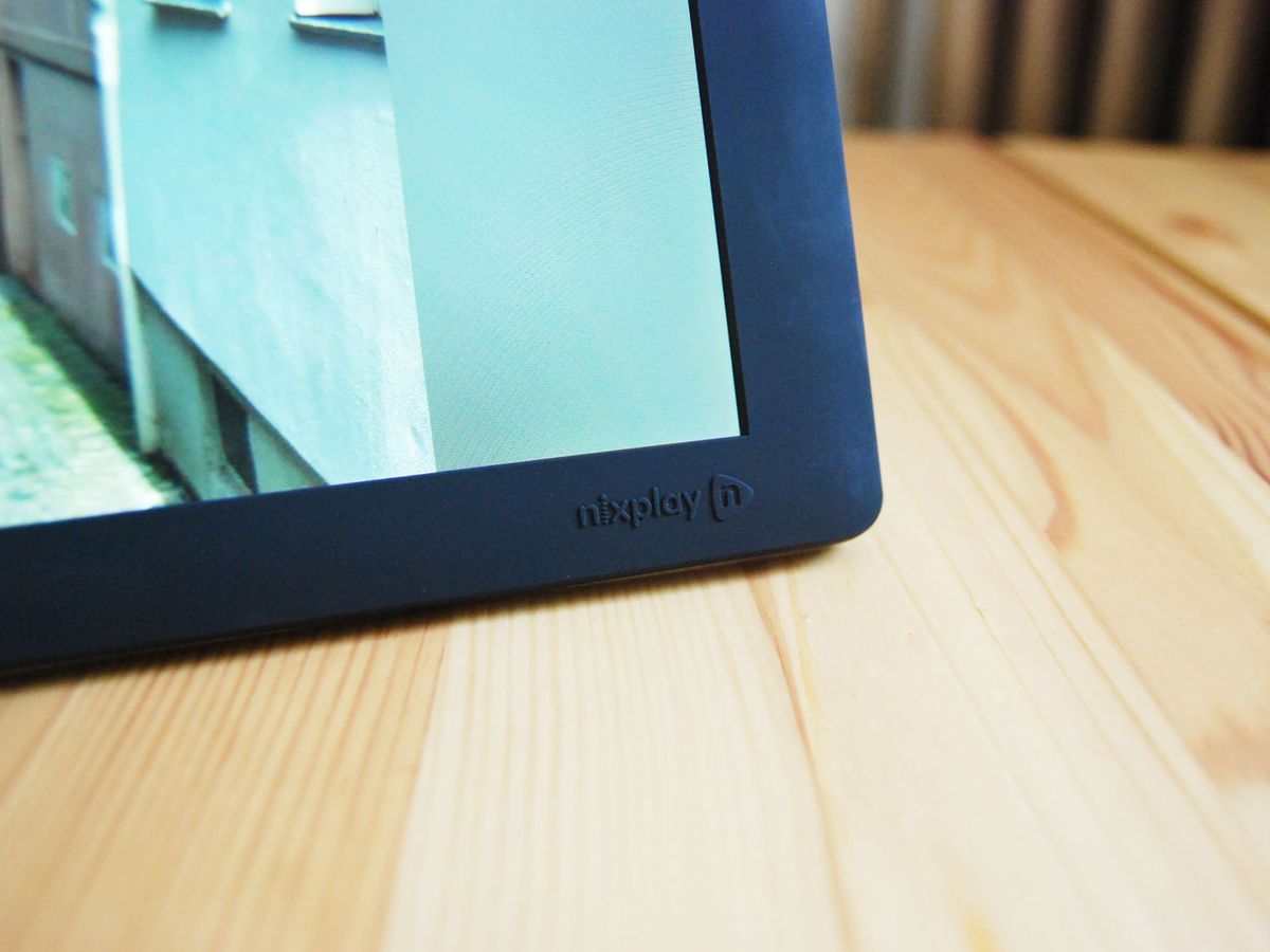 Nixplay&amp;#39;s widescreen Seed is a stellar digital frame with classic look