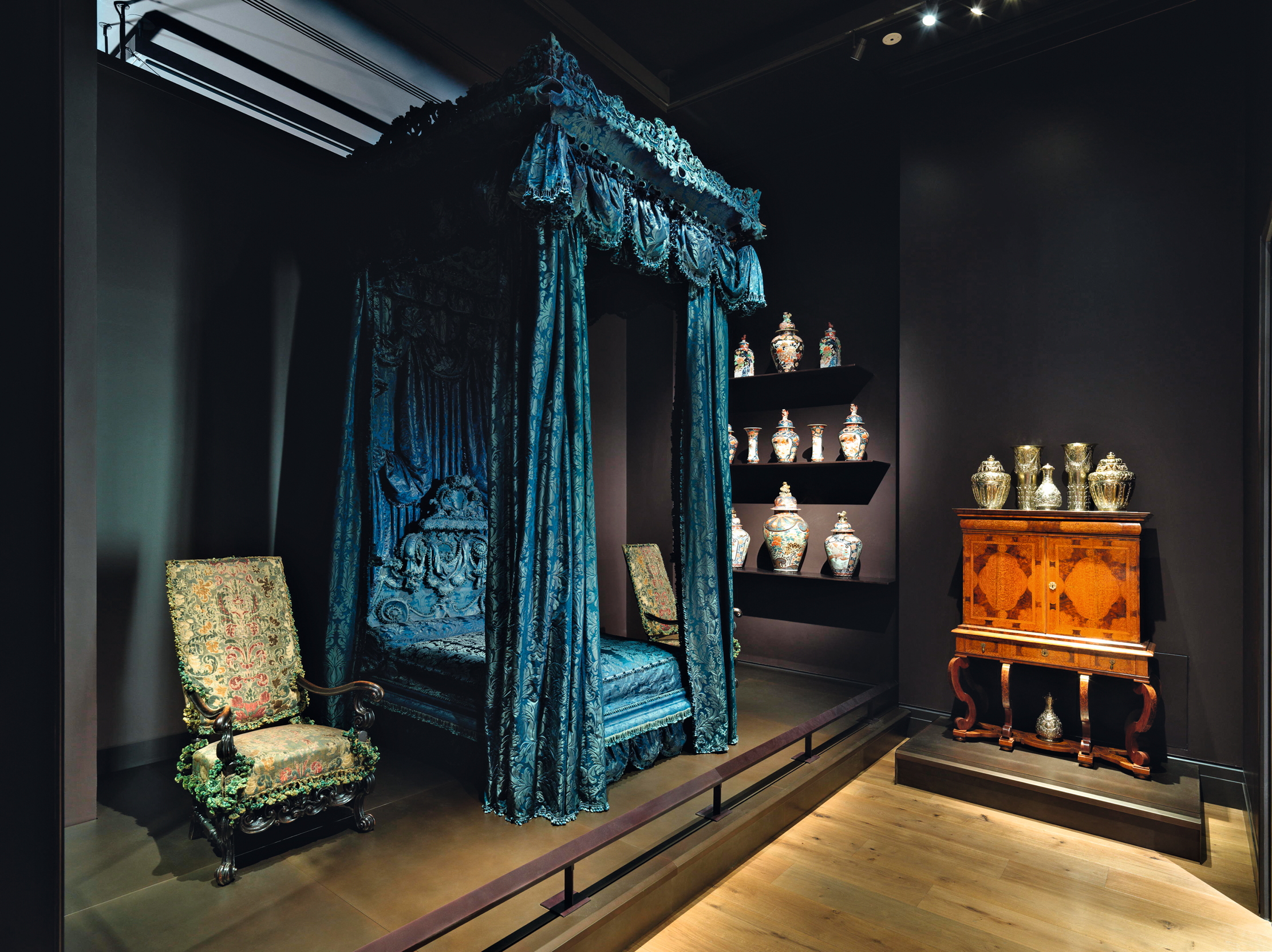 The blue silk Marot bed, on display at the Met museum.