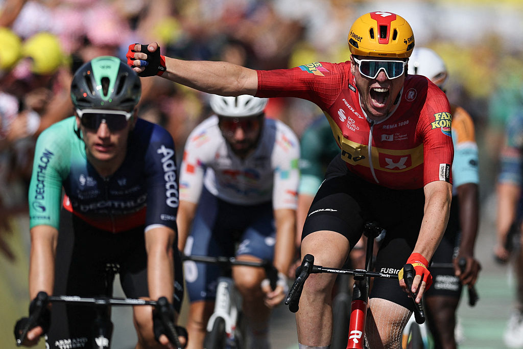 As it happened: Surprise winner in the bunch sprint at stage 11 of the Tour de France