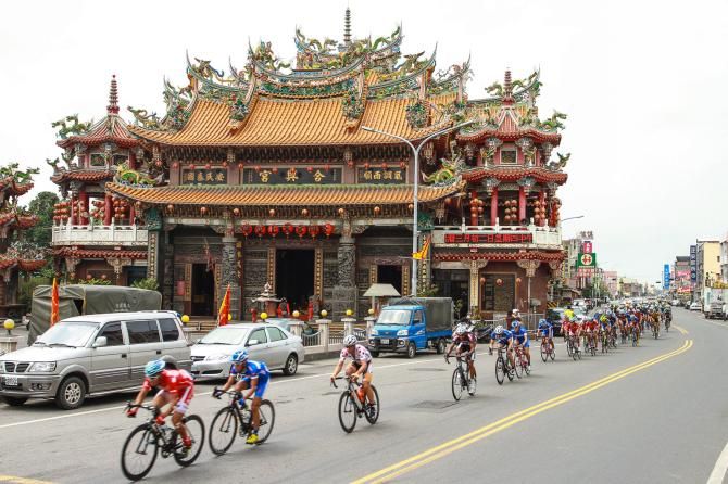 The peloton in action on stage 3 of the Tour de Taiwan.
