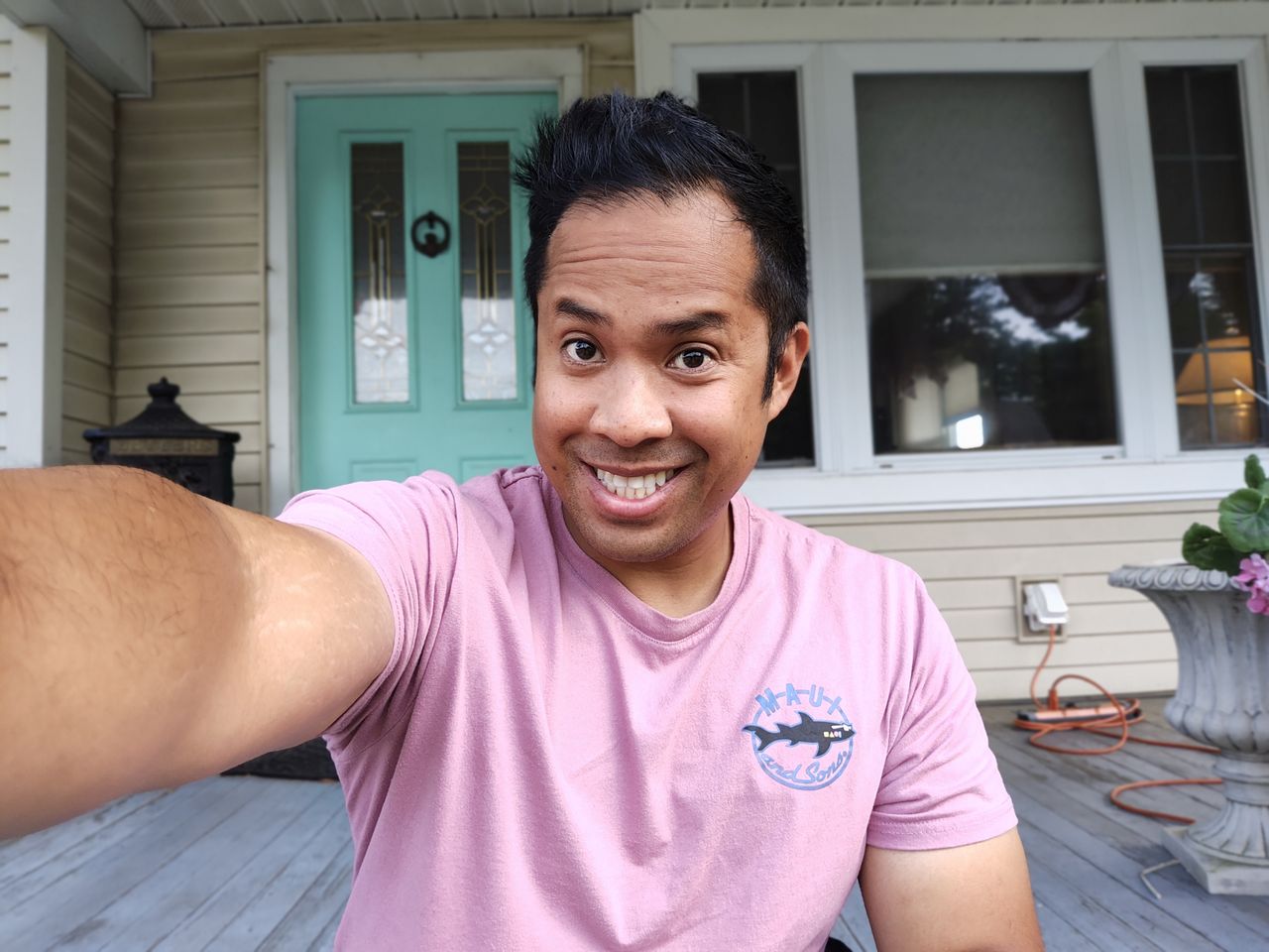 Motorola Razr Plus 2023 portrait sample.