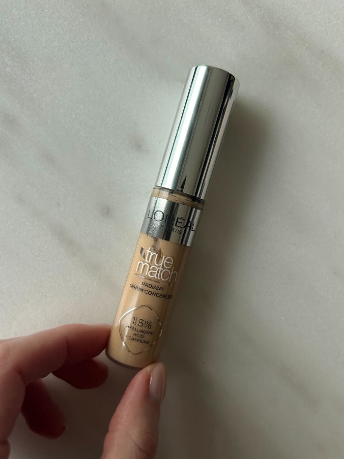 L'Or&amp;eacute;al Paris True Match Radiant Serum Concealer on a marble background
