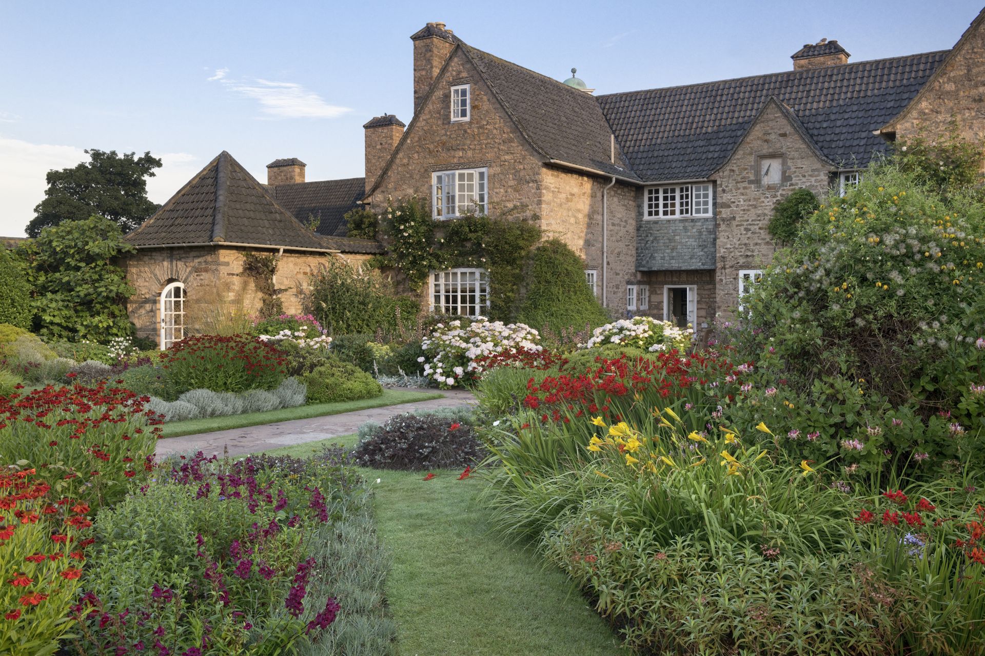 Munstead Wood: The house that Edwin Lutyens built for Gertrude Jekyll ...