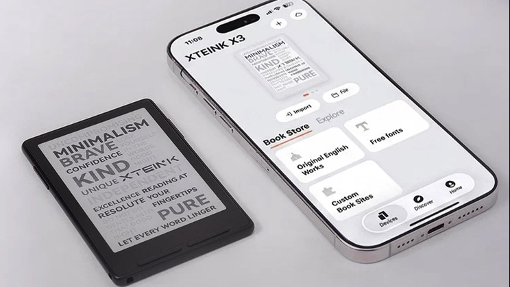 The Xteink X3 alongside a phone running the Xteink app