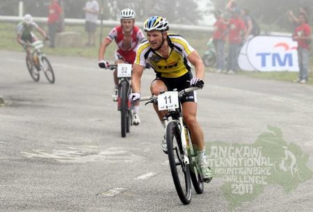Race leader Karl Platt (Team Bulls)