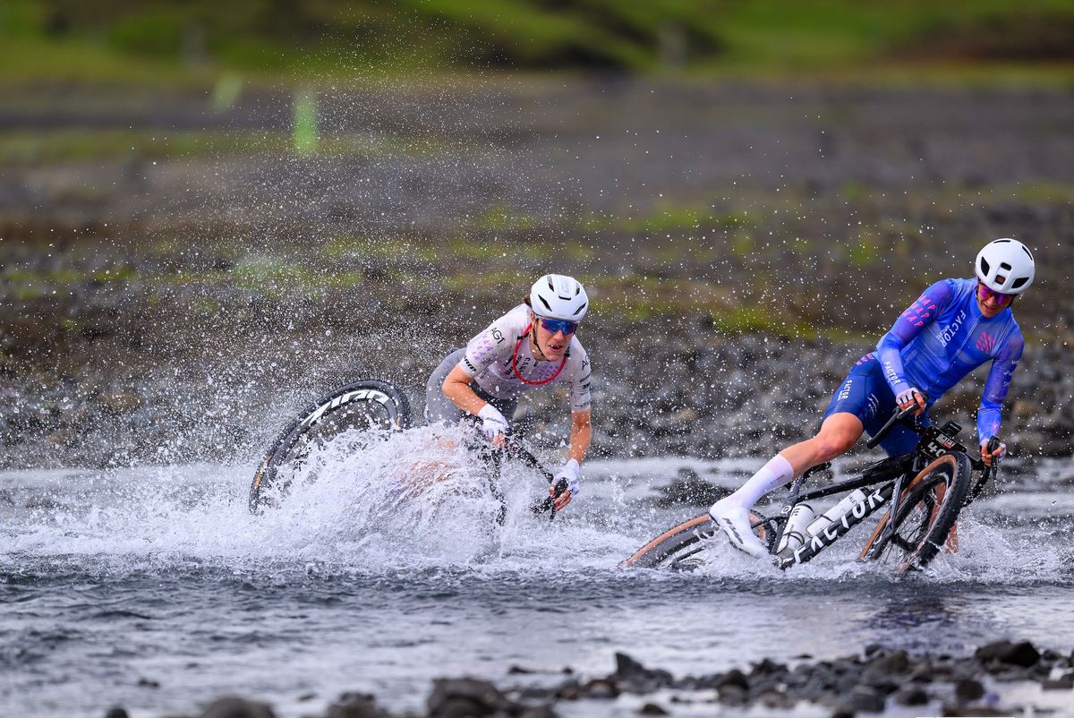 Haley Smith and Rosa Kl&ouml;ser fall into cold, deep water crossing at 2026 The Rift