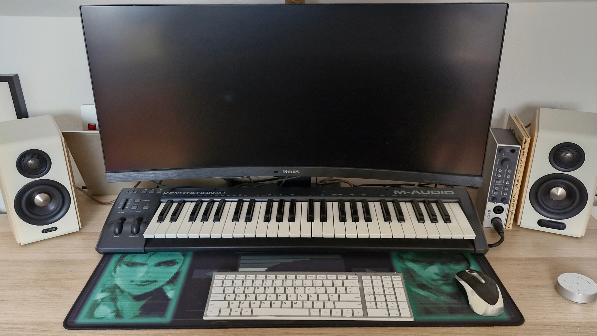 Edifier S880DB MKII active bookshelf speakers either side of a computer monitor, computer keyboard and electric music keyboard.