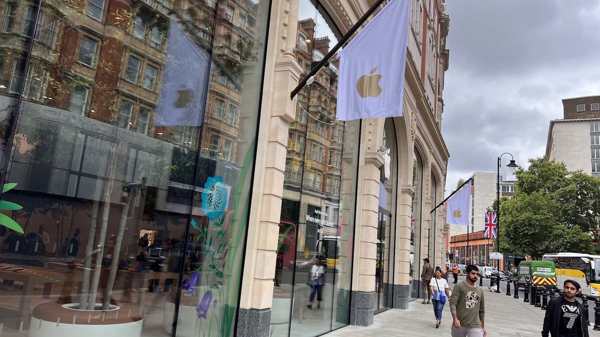 Inside the Apple Store in Knightsbridge, London
