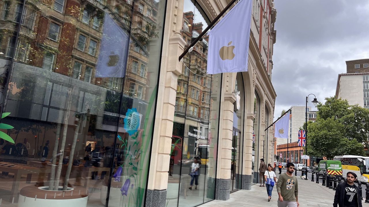 Inside the Apple Store in Knightsbridge, London