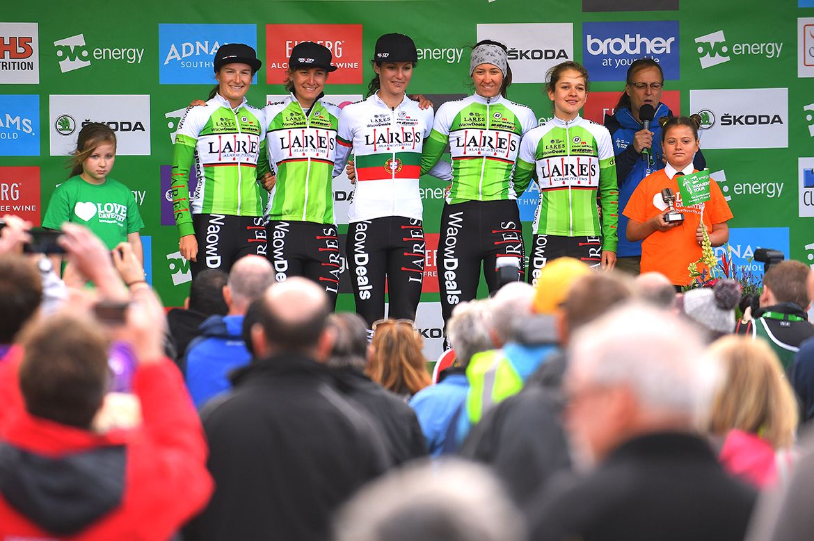 The Lares-Waowdeals team is introduced to the crowd