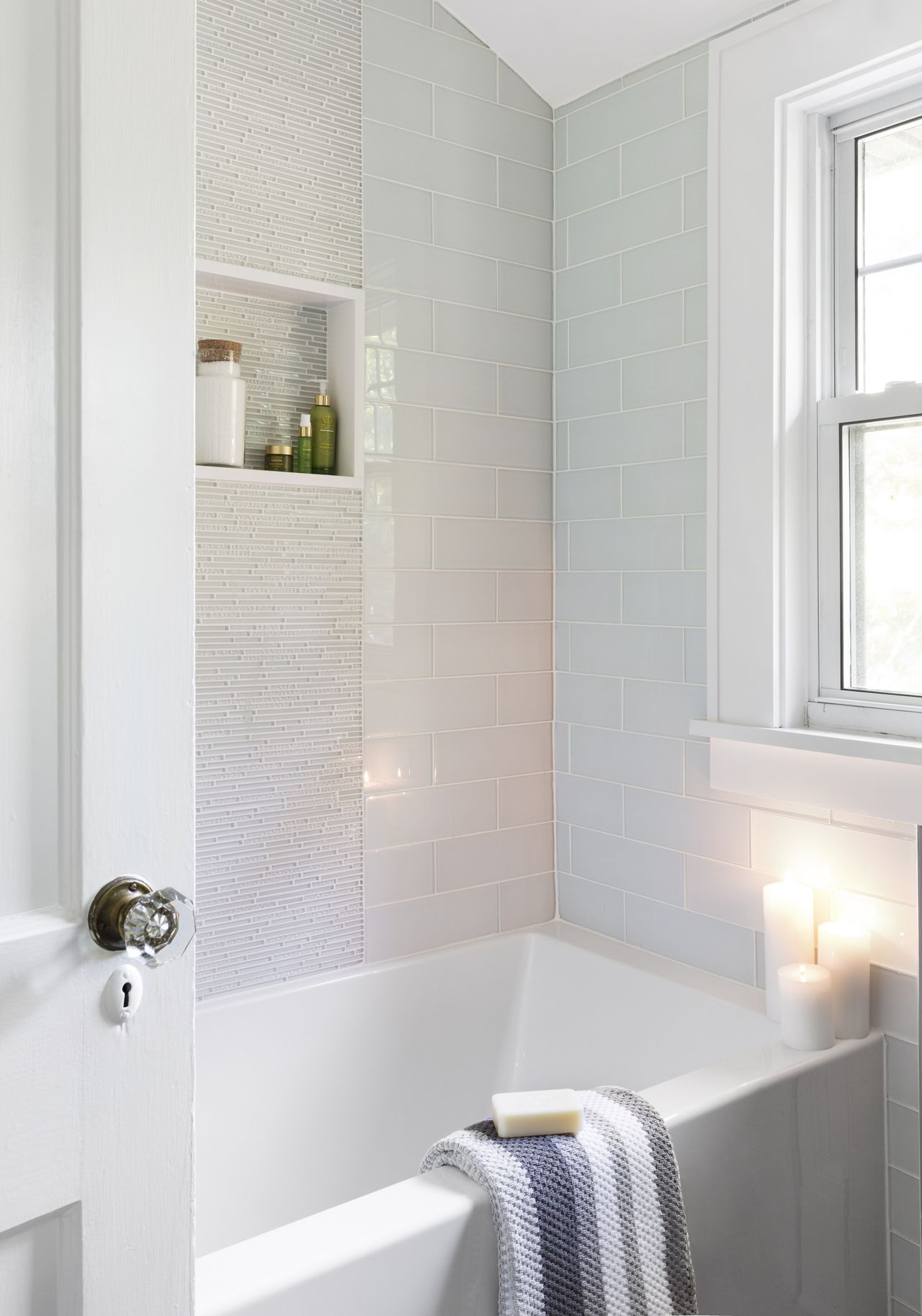 Bathroom subway tile ideas for a cool and splashproof space Bathroom subway tile ideas for a cool and splashproof space