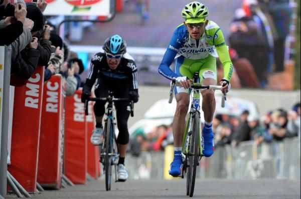 Sylvester Szmyd (Liquigas-Cannondale) sprints home with Rigo Uran (Sky) not far behind.