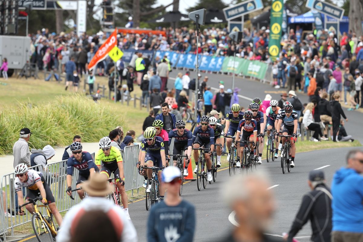 The select and reduced peloton out on course