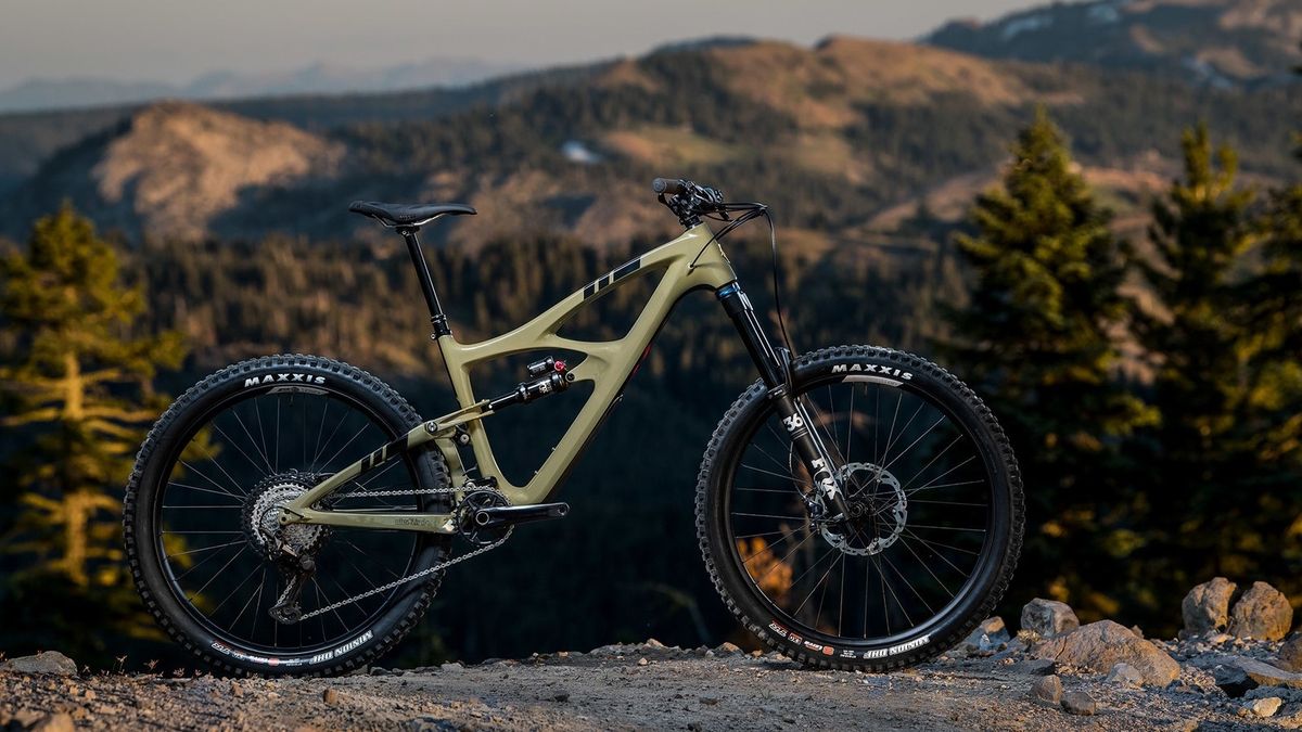 Mojo 5 combines Dave Weagle suspension with slick carbon frame design 