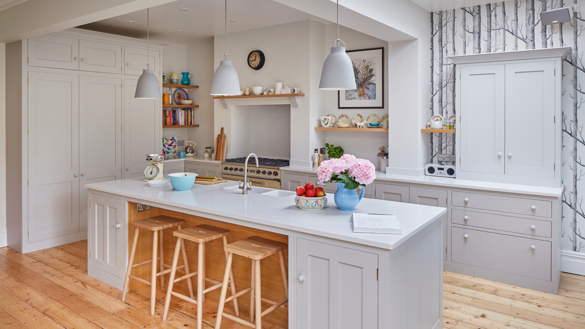 Renovating or extending inevitably involves making structural changes. Before you start redesigning your layout, take a look at our quantity surveyor&rsquo;s guide to what you could end up spending